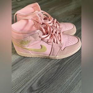 Coral gold jordan 1 mids